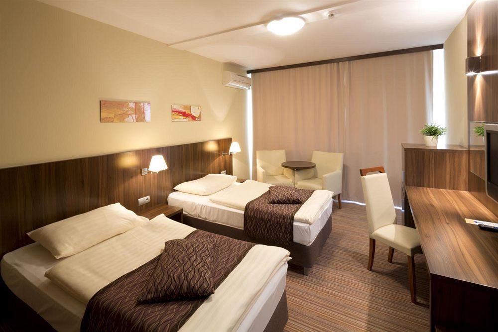 Hotel Bratislava Exterior photo